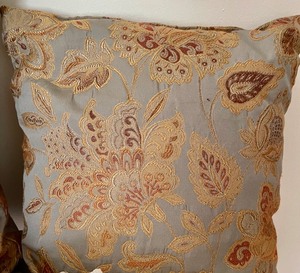 lot 103 image: Decorative Pillows