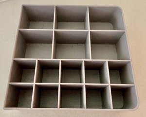 lot 104 image: Plastic Makeup Storage Items