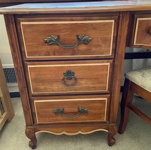 lot 92 image: Vintage Desk and Chair