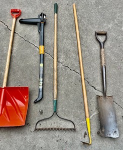 lot 128 image: Yard Tools