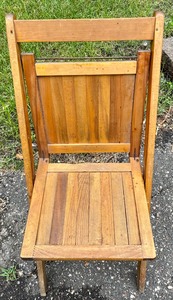 lot 139 image: Vintage Folding Chair