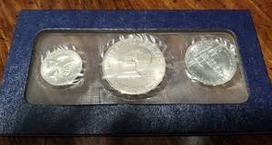 1976 BICENTENNIAL US MINT SILVER COIN SET (3 COINS)