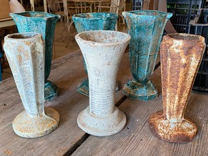 lot 25 image: Six Decorative Cast Iron Urns