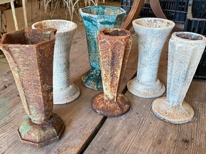 lot 26 image: Six Decorative Cast Iron Urns