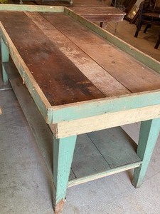 lot 38 image: Vintage Farmhouse Primitive Table with Lip