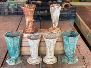 lot 37 image: Six Decorative Cast Iron Urns