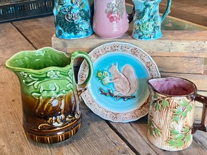 lot 47 image: Majolica Ware (Reproduction) Lot of Six Decorative Items