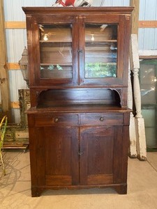 lot 53 image: Antique Farmhouse Hutch Cabinet Curio