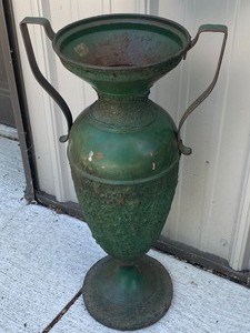 lot 51 image: Vintage Metal Double Handled Urn