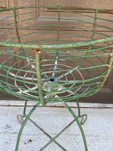 lot 83 image: Vintage Green Wire Basket Style Plant Holder