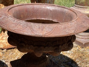 lot 94 image: Small Cast Iron Urn