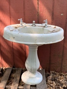 lot 128 image: Vintage Porcelain Sink