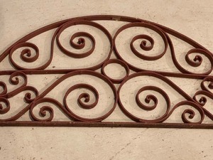 lot 179 image: Arched Metal Architectural Decorative Piece