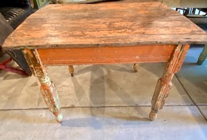 lot 183 image: Vintage Orange Shabby Chic Chippy Table