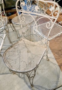 lot 252 image: Vintage Metal Patio Chairs