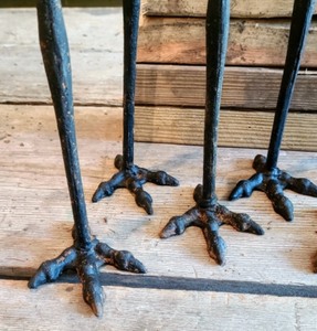 lot 254 image: Vintage Metal Chicken Feet Place Card Holders