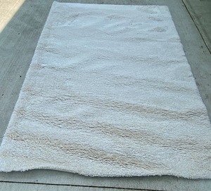 lot 205 image: Wonderful Soft Area Rug by Safaveih