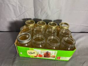 lot 88 image: 12 Pint Canning Jars
