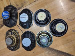 lot 53 image: Box of Car Speakers