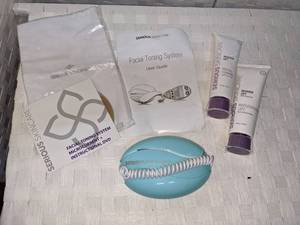 lot 105 image: Serious Skin Care Facial Toning System