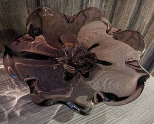 lot 47 image: STUNNING MCM Murano Hand Blown Art Glass Purple Amethyst Flower Centerpiece Dish