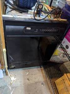 lot 2 image: Maytag Dishwasher Model MDBD850AWB