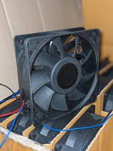 lot 86 image: 4 New Delta DC Brushless Fans, Model FFB1224EHE-R00