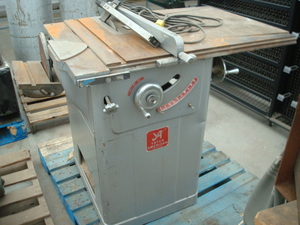lot 51 image: Table Saw with Disk Grinder