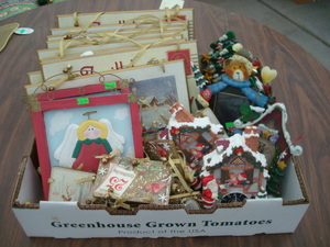 lot 100 image: Christmas Decorations