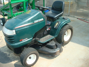 lot 2 image: Craftsman 23hp, 48Deck, Bagger