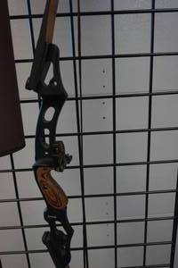 lot 1 image: Hoyt Dorado Take Down Recurve Bow With StorageCarry Case