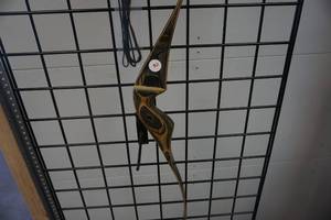 lot 2 image: Bear Super Magnum 48 Recurve Bow