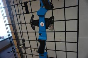 lot 6 image: Mathews Genesis Compound Bow