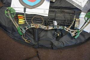 lot 7 image: Bear Young Guns Compound Bow