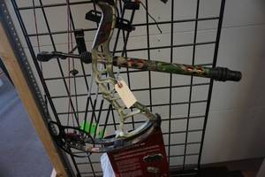 lot 8 image: Bowtech Insanity CPX Compound Bow