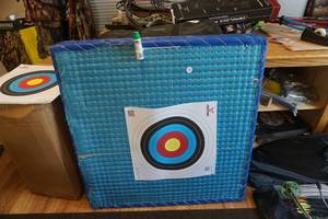 lot 15 image: Saunders Reversible Archery Target