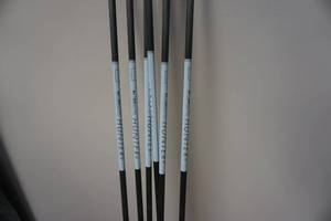 lot 27 image: 6 - Blood Sport Hunter Carbon Arrows With Inserts and Tips