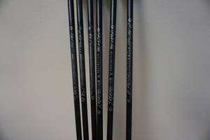 lot 29 image: 6 - Easton XX75 Game Getter Aluminum Arrows With Inserts and Tips