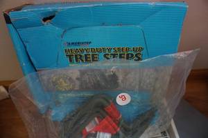 lot 50 image: 5 - Ameristep Heavy Duty Screw In Tree Steps With Bow Hanger