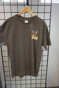 lot 138 image: Buck Wear Deer Hunting Themed T-Shirt Adult Size Large