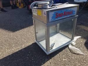 lot 344 image: Gold Medal Commercial Grade Sno Kone Machine