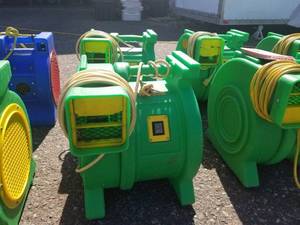 lot 381 image: B-Air Kodiak  1 HP Bounce House Blower, Green