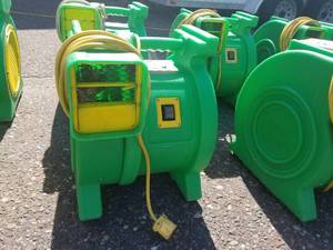 lot 382 image: B-Air Kodiak  1 HP Bounce House Blower, Green