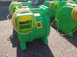 lot 385 image: B-Air Kodiak  1 HP Bounce House Blower, Green