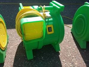 lot 389 image: B-Air Kodiak  1 HP Bounce House Blower, Green