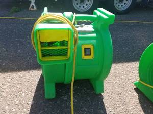 lot 390 image: B-Air Kodiak  1 HP Bounce House Blower, Green