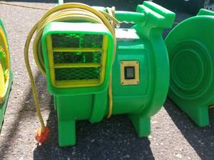 lot 393 image: B-Air Kodiak  1 HP Bounce House Blower, Green