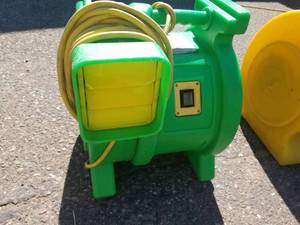 lot 397 image: B-Air Kodiak  1 HP Bounce House Blower, Green