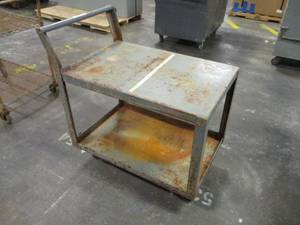 lot 8 image: Metal Rolling Cart