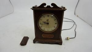 lot 5 image: Antique Telechron Mantle Clock